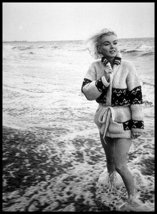 Marilyn at -santa-monica-beach-1962